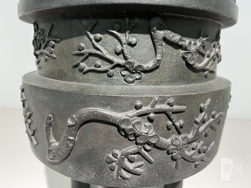明 高浮雕梅枝纹冲天耳鼎式炉 - 图3